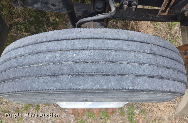 image for item ED2503 2005 Mack CHN613 semi truck