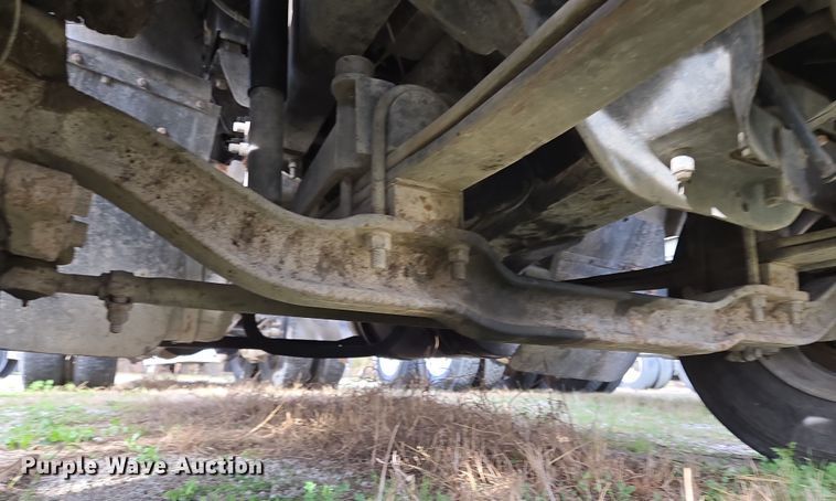 image for item ED2504 2005 Mack CHN613 semi truck