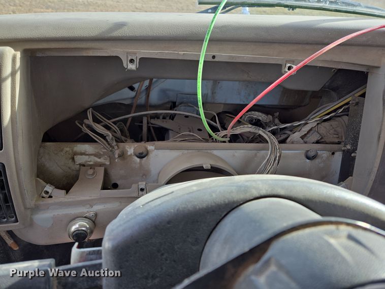 image for item ED2504 2005 Mack CHN613 semi truck