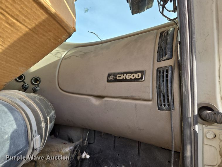 image for item ED2504 2005 Mack CHN613 semi truck