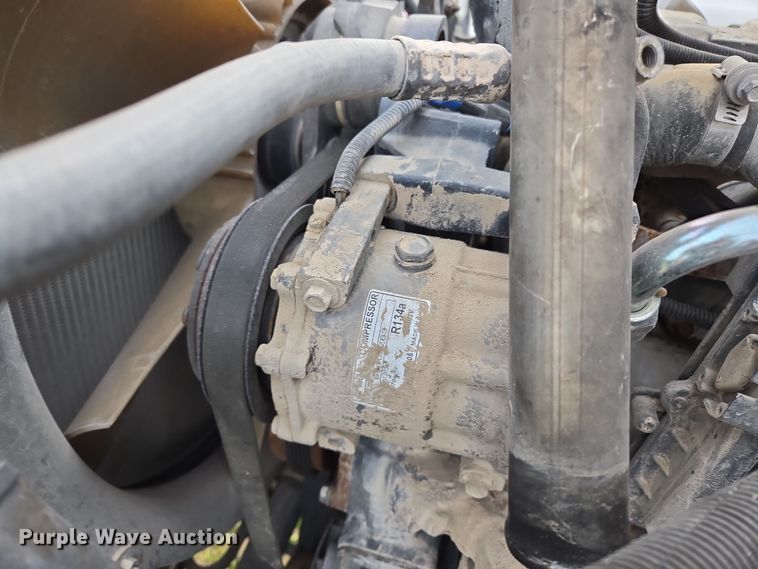 image for item ED2504 2005 Mack CHN613 semi truck