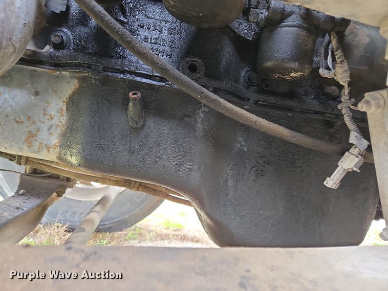 image for item ED2504 2005 Mack CHN613 semi truck