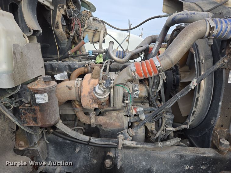 image for item ED2504 2005 Mack CHN613 semi truck