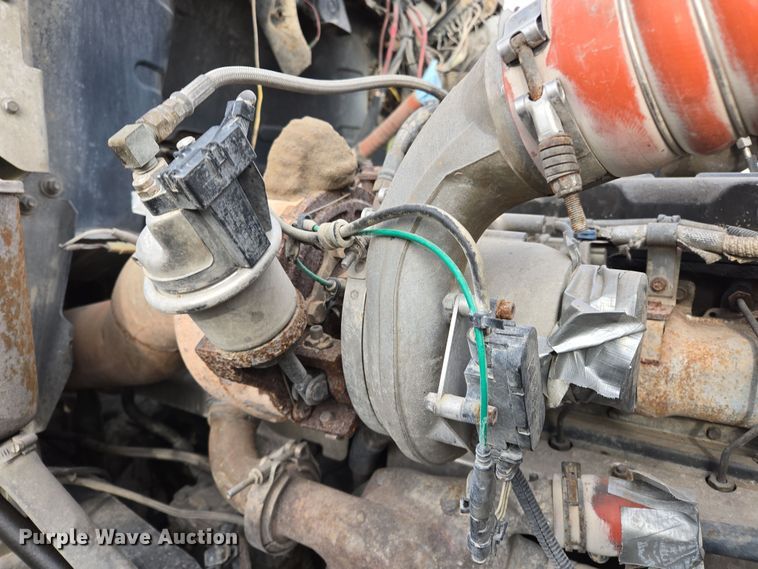 image for item ED2504 2005 Mack CHN613 semi truck