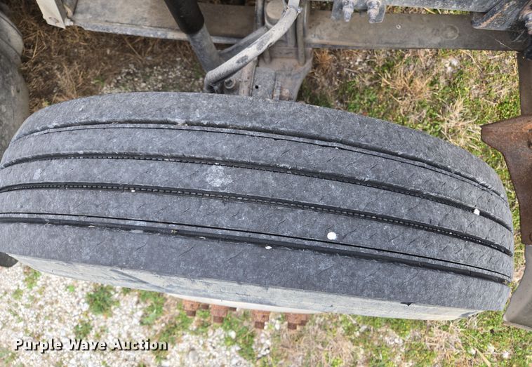 image for item ED2504 2005 Mack CHN613 semi truck