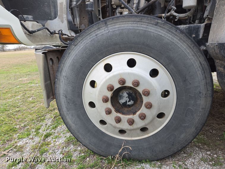 image for item ED2504 2005 Mack CHN613 semi truck