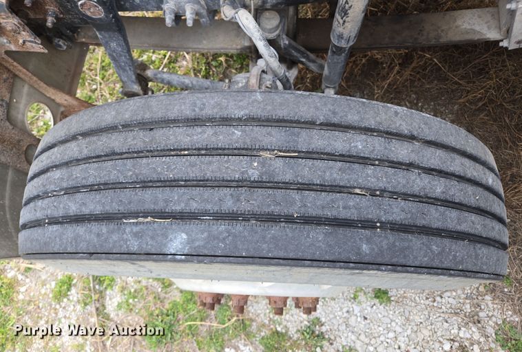 image for item ED2504 2005 Mack CHN613 semi truck