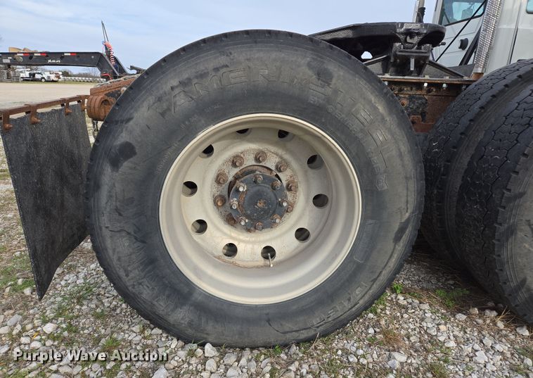 image for item ED2504 2005 Mack CHN613 semi truck