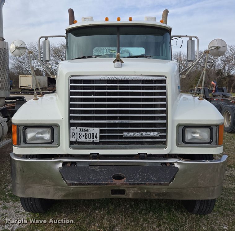 image for item ED2505 2008 Mack CHU613 semi truck