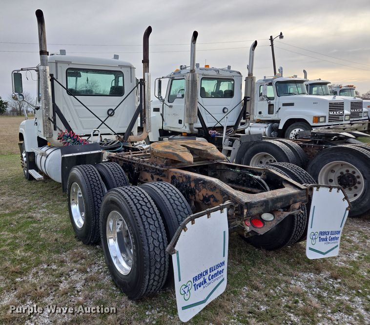 image for item ED2505 2008 Mack CHU613 semi truck