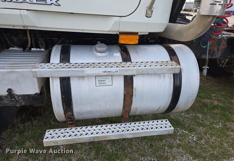 image for item ED2505 2008 Mack CHU613 semi truck