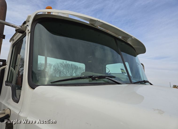 image for item ED2505 2008 Mack CHU613 semi truck