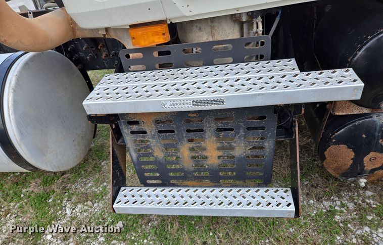 image for item ED2505 2008 Mack CHU613 semi truck