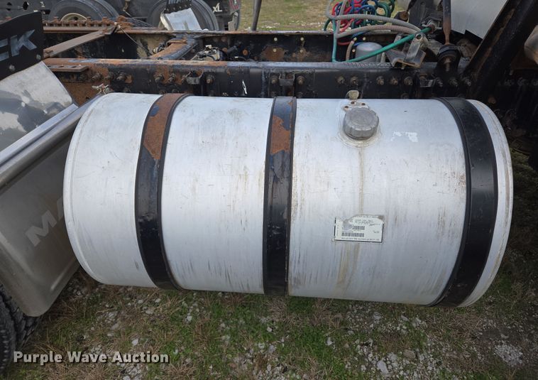 image for item ED2505 2008 Mack CHU613 semi truck