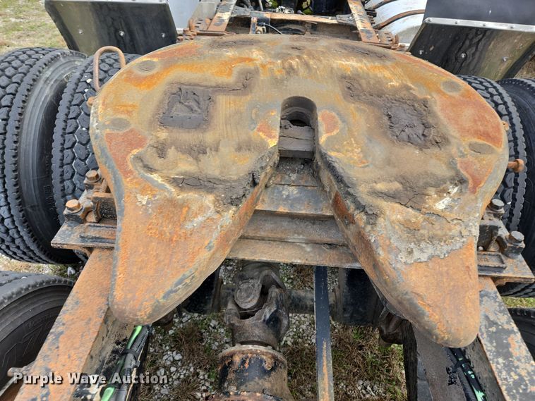 image for item ED2505 2008 Mack CHU613 semi truck