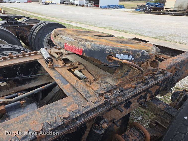 image for item ED2505 2008 Mack CHU613 semi truck