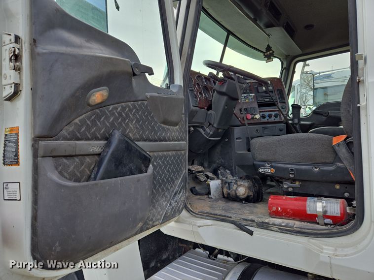 image for item ED2505 2008 Mack CHU613 semi truck