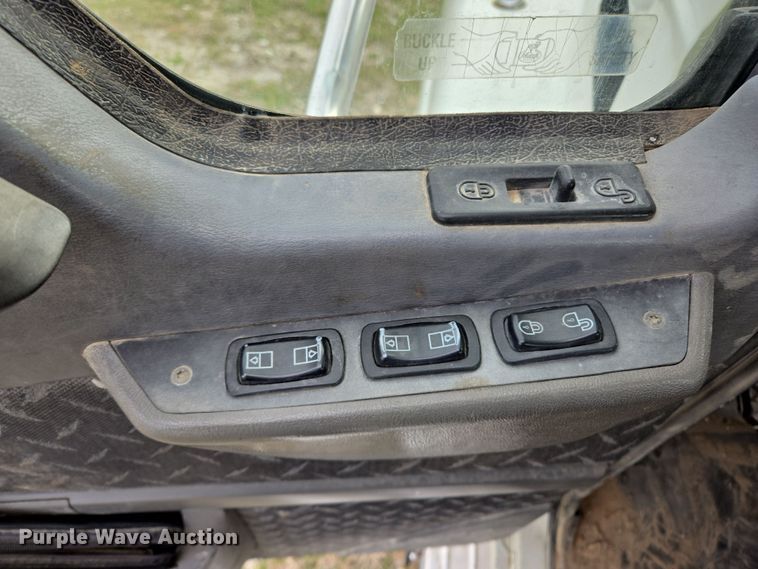 image for item ED2505 2008 Mack CHU613 semi truck