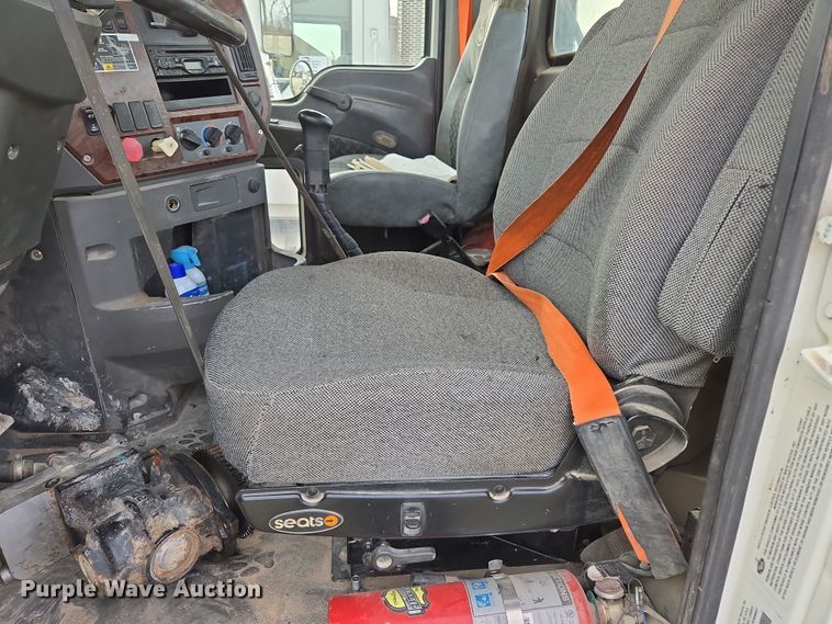 image for item ED2505 2008 Mack CHU613 semi truck