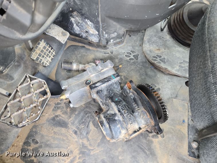 image for item ED2505 2008 Mack CHU613 semi truck