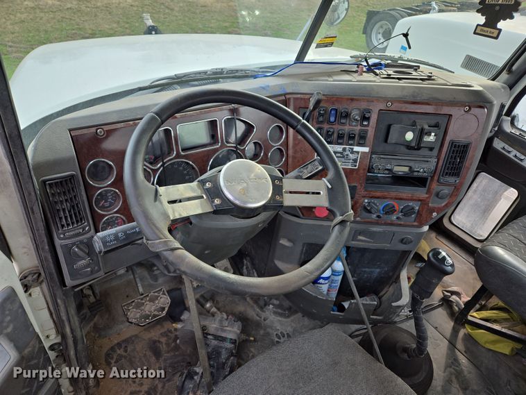 image for item ED2505 2008 Mack CHU613 semi truck