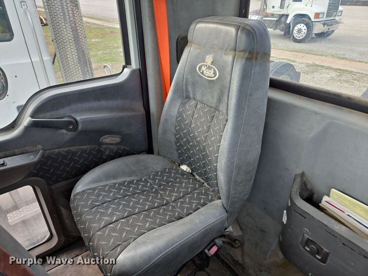 image for item ED2505 2008 Mack CHU613 semi truck