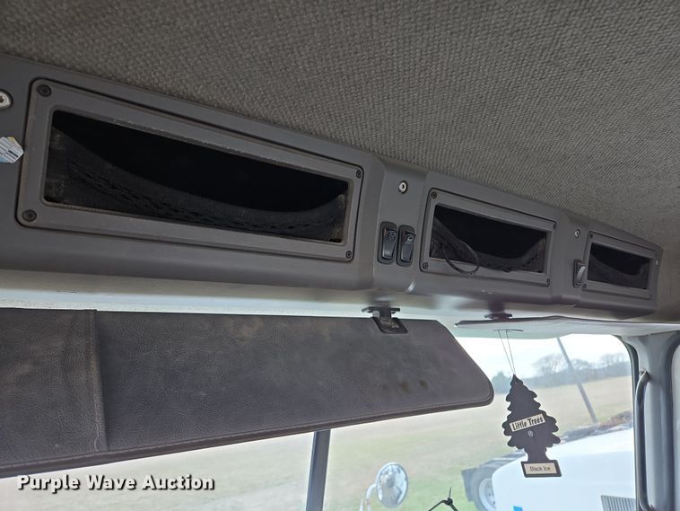 image for item ED2505 2008 Mack CHU613 semi truck