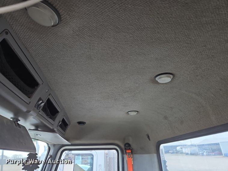 image for item ED2505 2008 Mack CHU613 semi truck