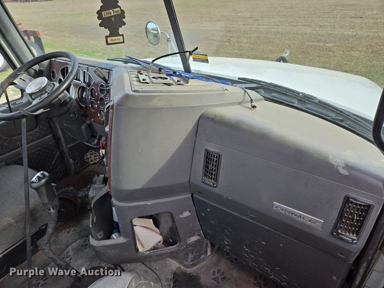 image for item ED2505 2008 Mack CHU613 semi truck