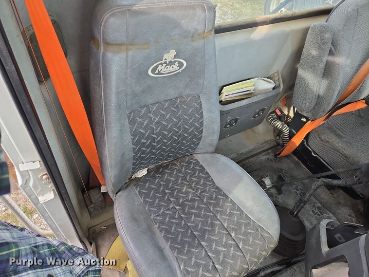 image for item ED2505 2008 Mack CHU613 semi truck