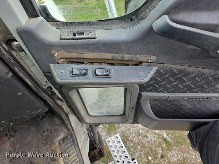 image for item ED2505 2008 Mack CHU613 semi truck