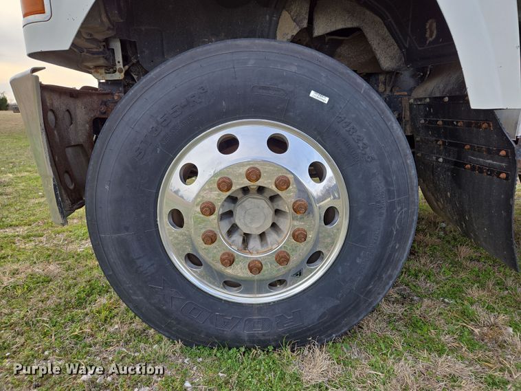 image for item ED2505 2008 Mack CHU613 semi truck