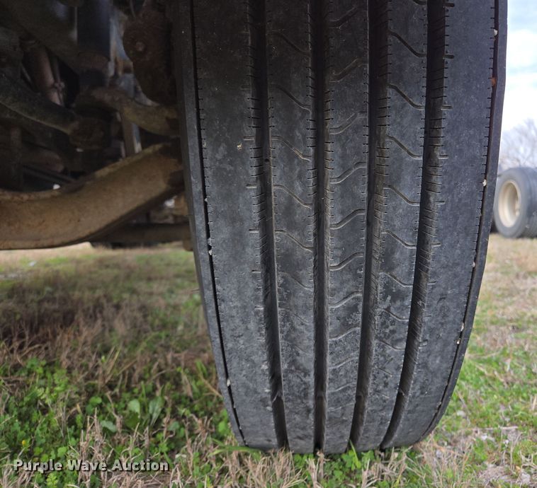 image for item ED2505 2008 Mack CHU613 semi truck