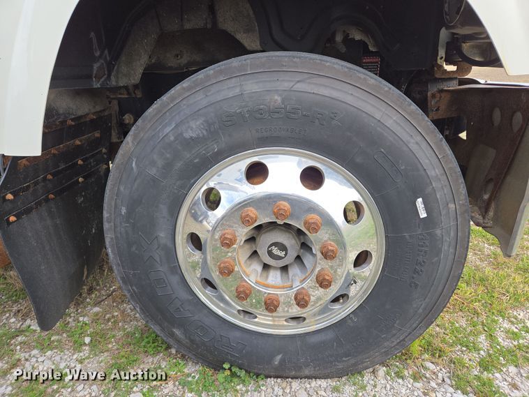 image for item ED2505 2008 Mack CHU613 semi truck