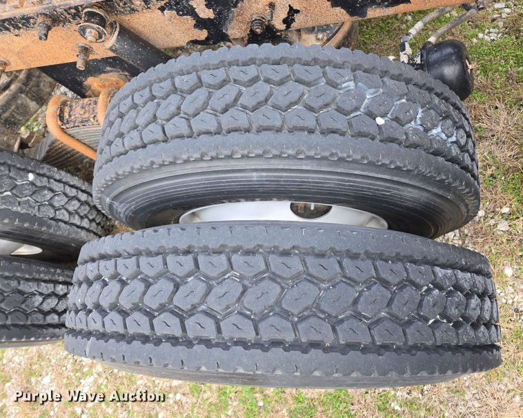 image for item ED2505 2008 Mack CHU613 semi truck