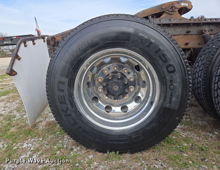 image for item ED2505 2008 Mack CHU613 semi truck