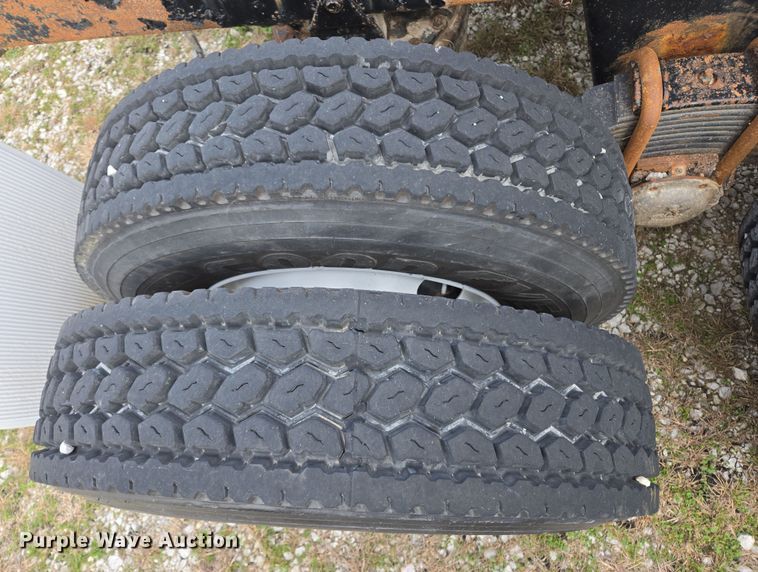 image for item ED2505 2008 Mack CHU613 semi truck