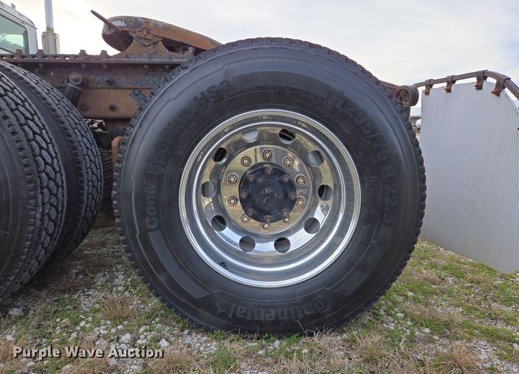 image for item ED2505 2008 Mack CHU613 semi truck