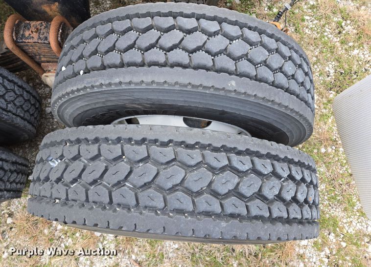 image for item ED2505 2008 Mack CHU613 semi truck