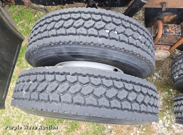 image for item ED2505 2008 Mack CHU613 semi truck