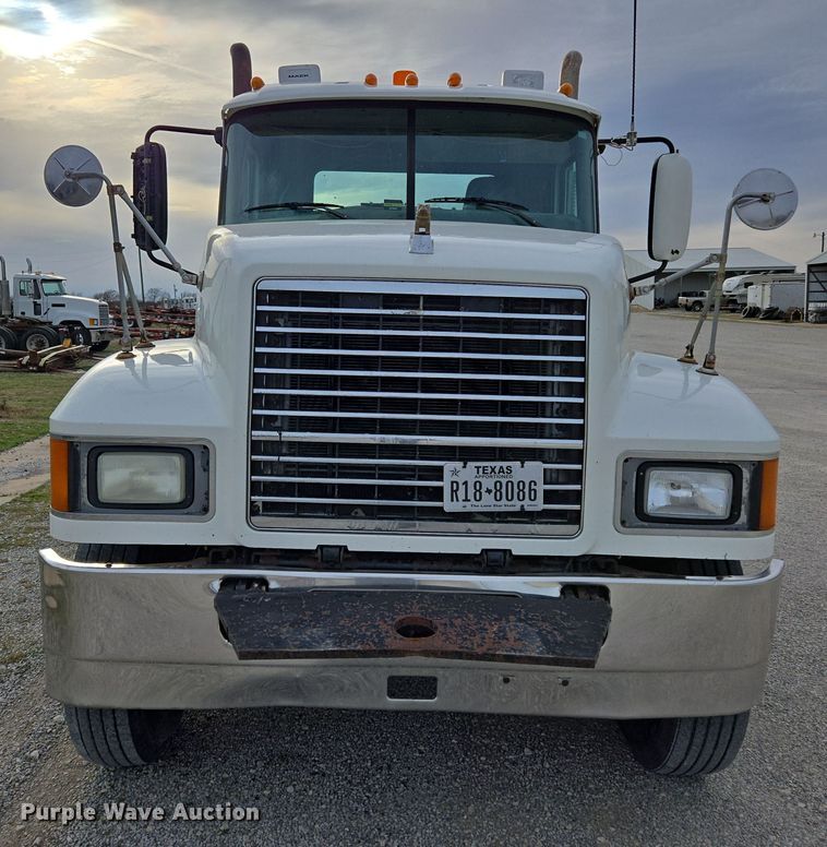 image for item ED2506 2008 Mack CHU613 semi truck