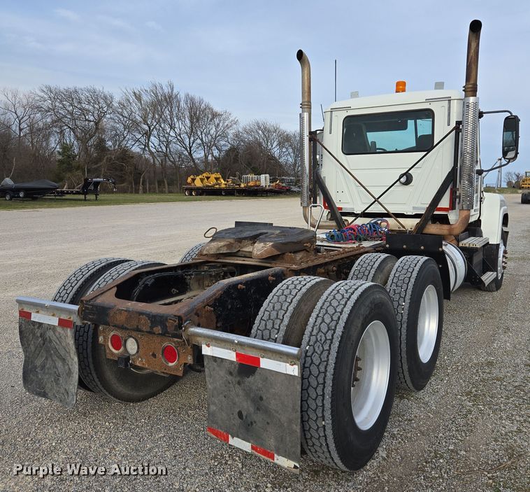 image for item ED2506 2008 Mack CHU613 semi truck