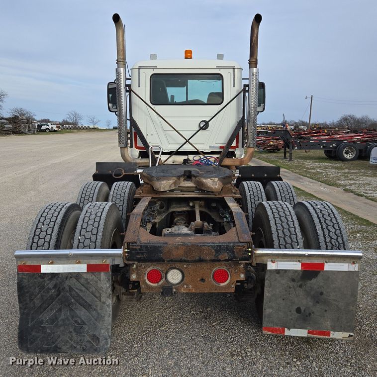 image for item ED2506 2008 Mack CHU613 semi truck