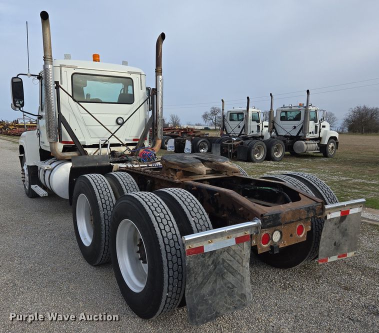 image for item ED2506 2008 Mack CHU613 semi truck
