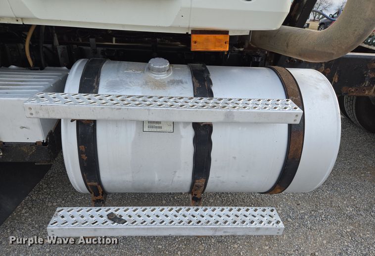 image for item ED2506 2008 Mack CHU613 semi truck