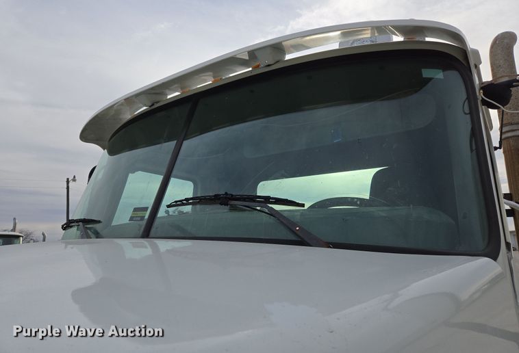 image for item ED2506 2008 Mack CHU613 semi truck