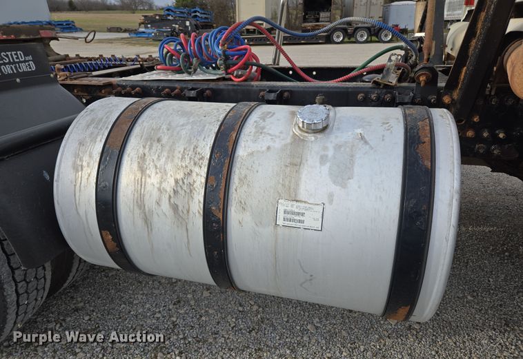 image for item ED2506 2008 Mack CHU613 semi truck