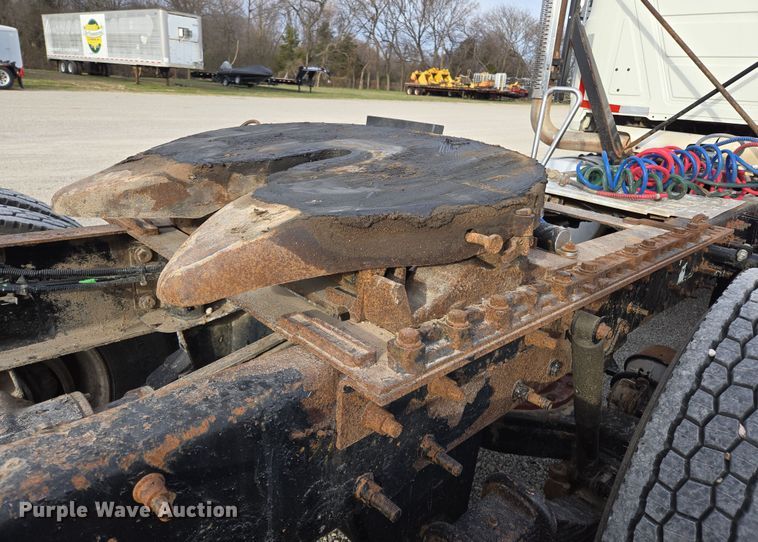 image for item ED2506 2008 Mack CHU613 semi truck