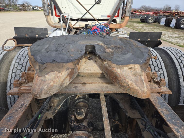 image for item ED2506 2008 Mack CHU613 semi truck