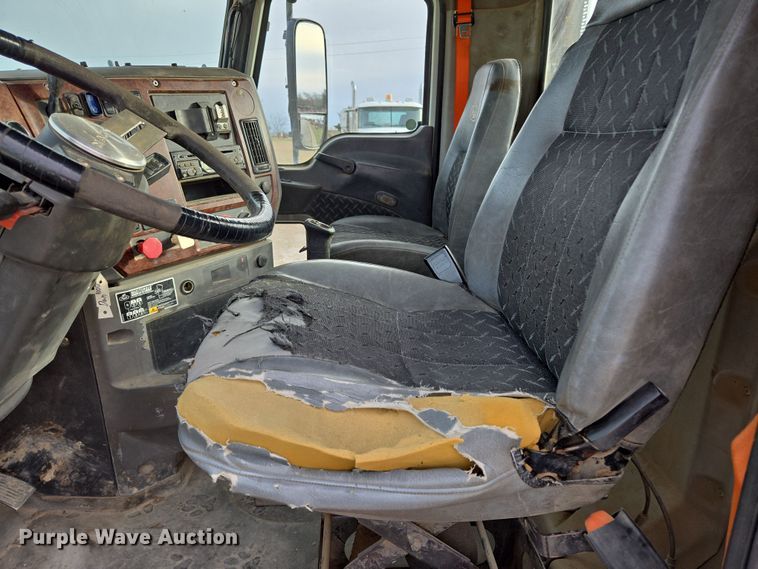 image for item ED2506 2008 Mack CHU613 semi truck